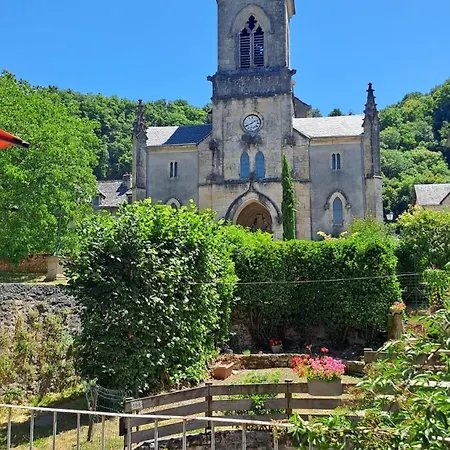 La Maison Du Griffoul Bb A La Source Cascade Et Terroir Alojamento de Acomodação e Pequeno-almoço