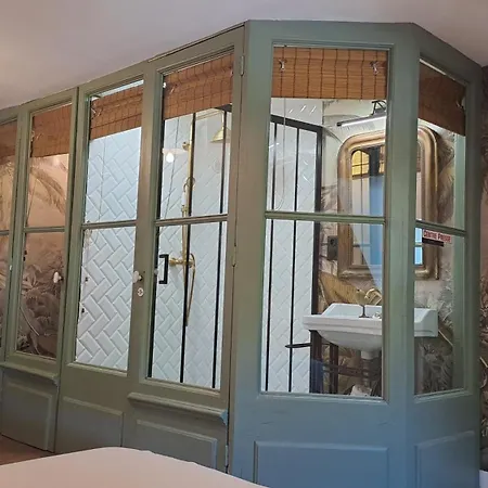 La Maison Du Griffoul Bb A La Source Cascade Et Terroir Bed & Breakfast 3*