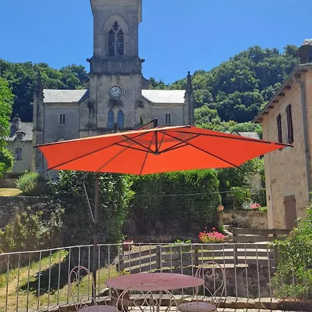 La Maison Du Griffoul Bb A La Source Cascade Et Terroir Bed & Breakfast
