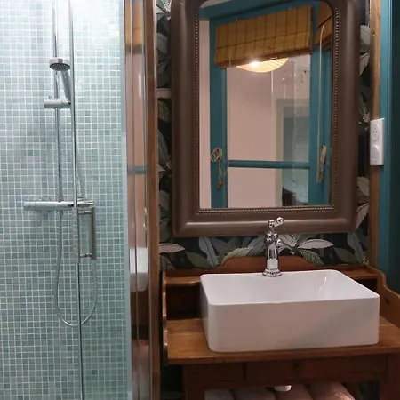 La Maison Du Griffoul Bb A La Source Cascade Et Terroir ベッド・アンド・ブレックファスト