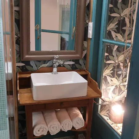 Alojamento de Acomodação e Pequeno-almoço La Maison Du Griffoul Bb A La Source Cascade Et Terroir Salles-la-Source