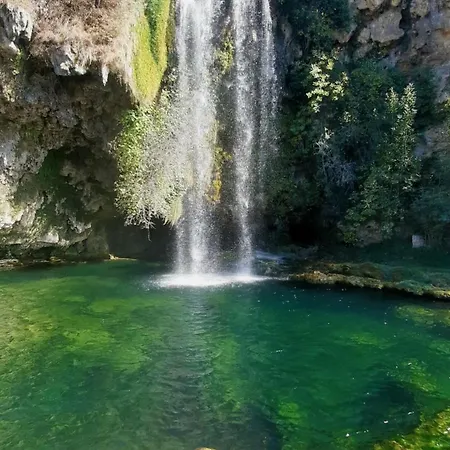 ベッド・アンド・ブレックファスト La Maison Du Griffoul Bb A La Source Cascade Et Terroir Salles-la-Source